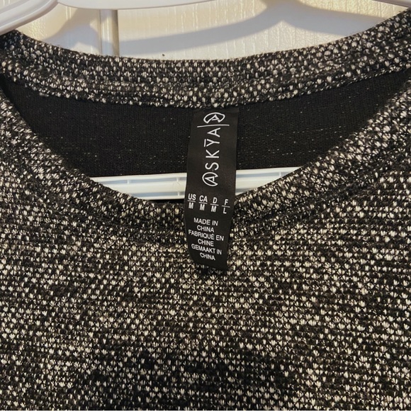 Askya | Sweater - Picture 3 of 3